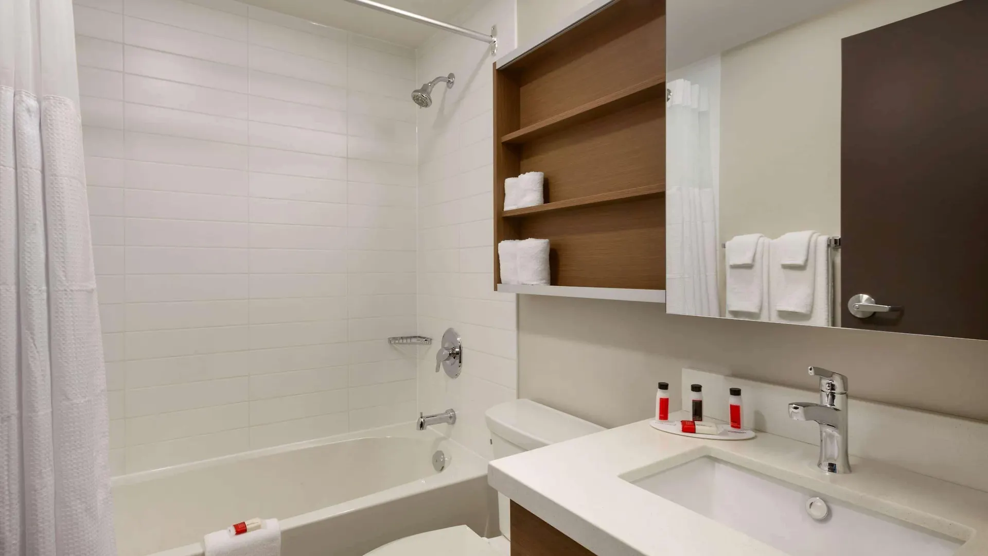 Microtel Inn & Suites By Wyndham Oyster Bay Ladysmith Hotel