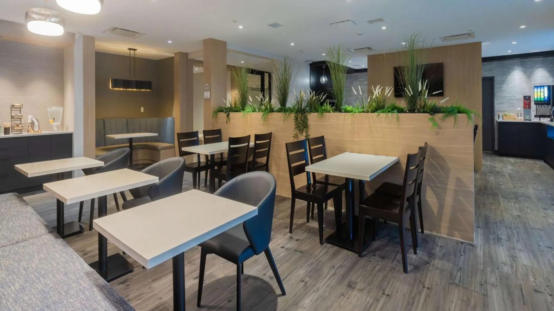 Microtel Inn & Suites By Wyndham Oyster Bay Ladysmith Canada