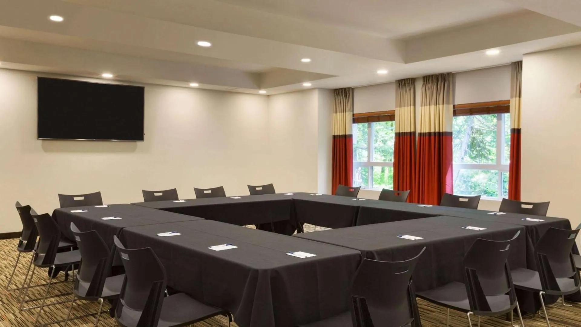 Hotel Microtel Inn & Suites By Wyndham Oyster Bay Ladysmith