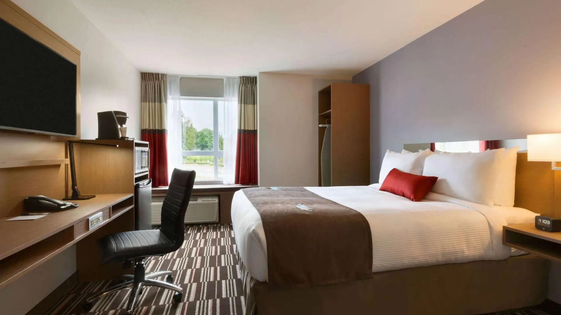 Microtel Inn & Suites By Wyndham Oyster Bay Ladysmith